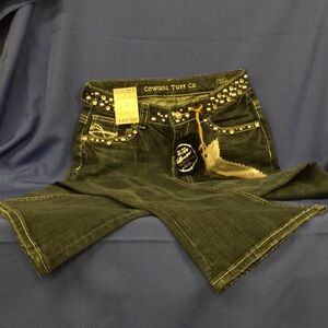 Cowgirl Tuff Jeans. M 387